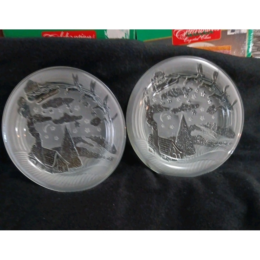 2 VTG 7" THE NIGHT BEFORE CHRISTMAS FROSTED PLATE ( CELEBRATION ) EUC SANTA